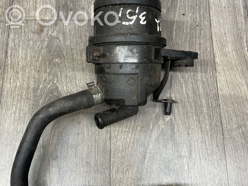BMW 1 E82 E88 Vairo stiprintuvo skysčio bakelis 