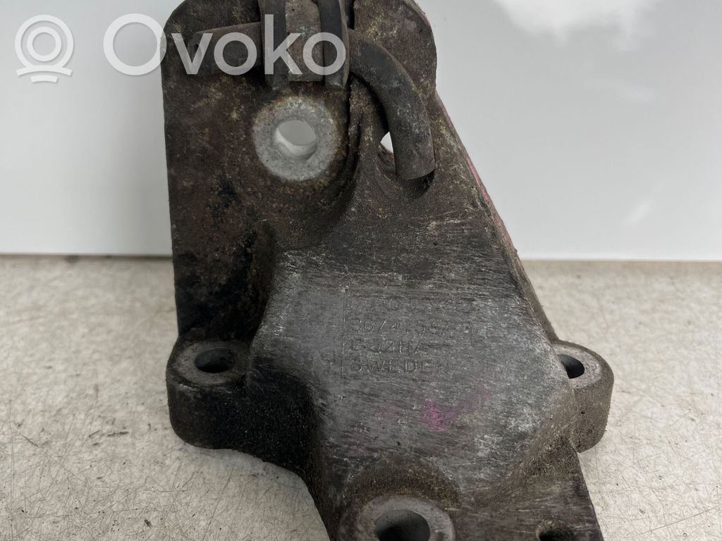 Volvo V70 Engine mounting bracket 
