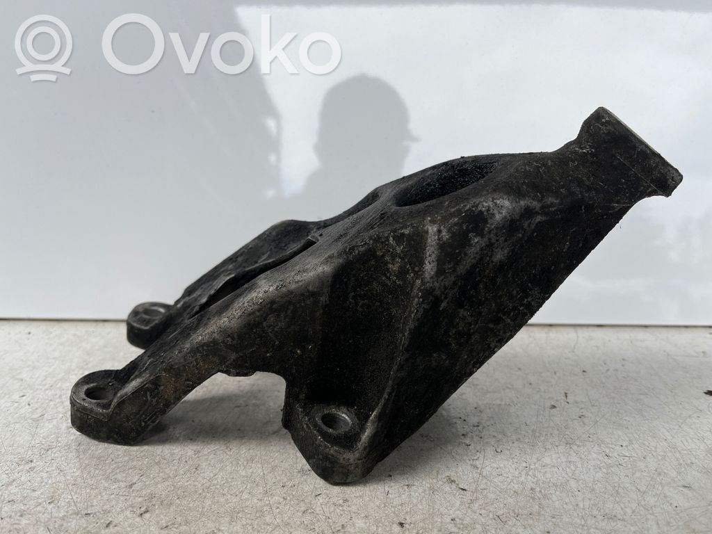 Audi A4 S4 B8 8K Engine mounting bracket 