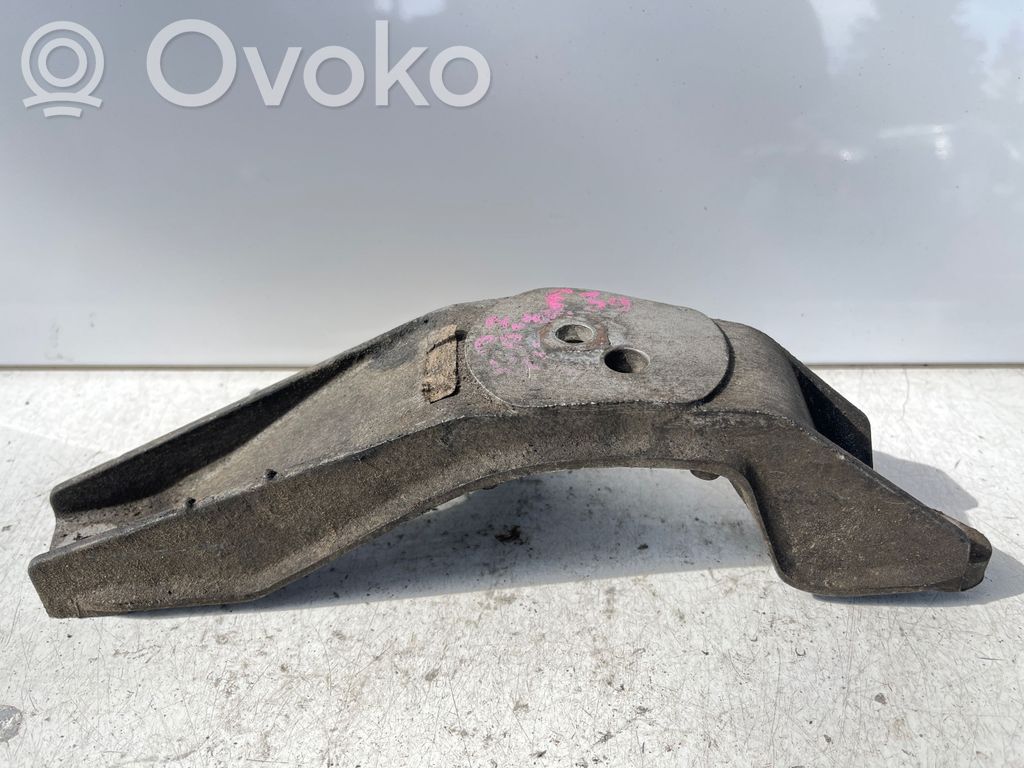 BMW 5 E39 Engine mounting bracket 