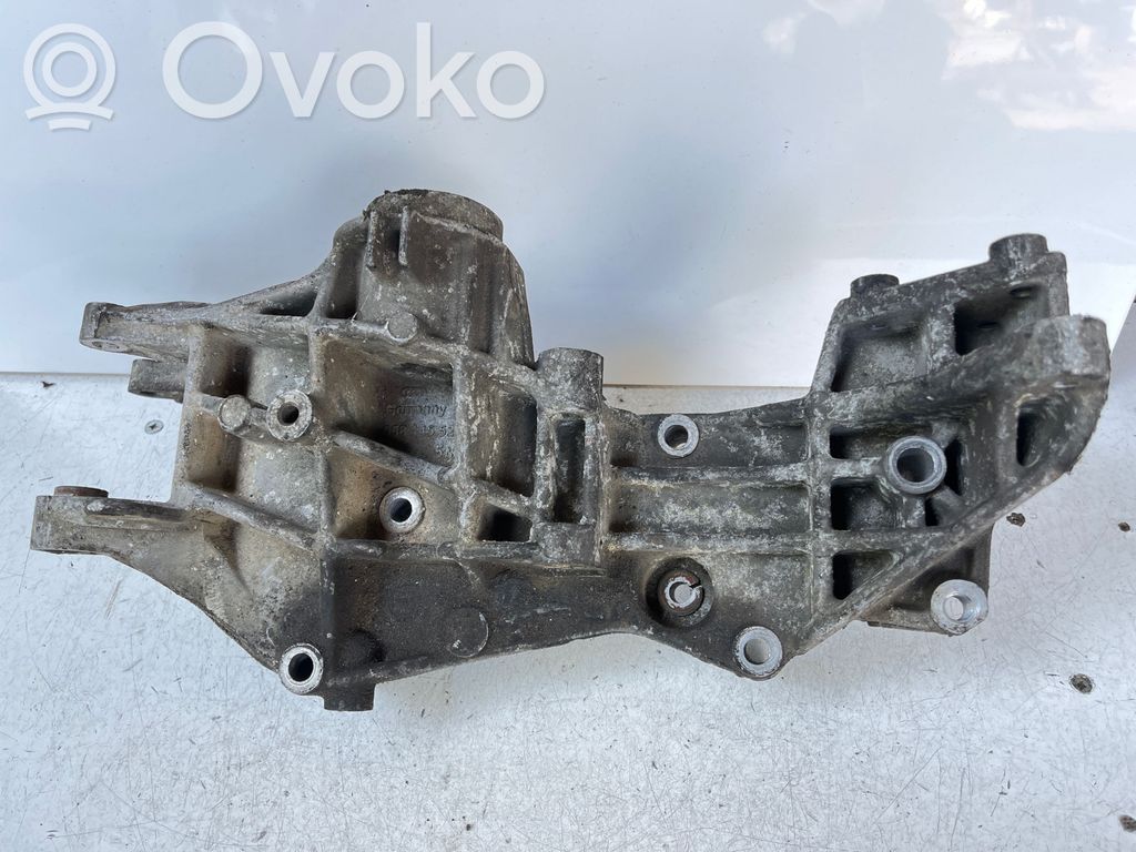 Audi A4 S4 B5 8D Engine mounting bracket 