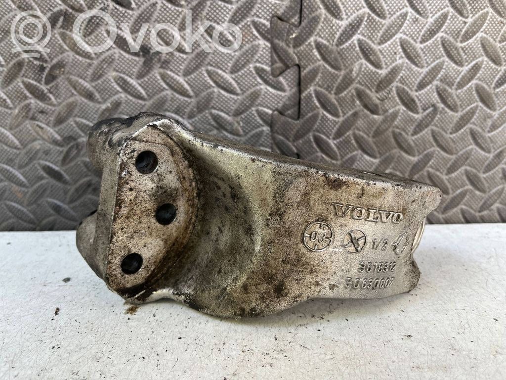 Volvo S40, V40 Engine mounting bracket 