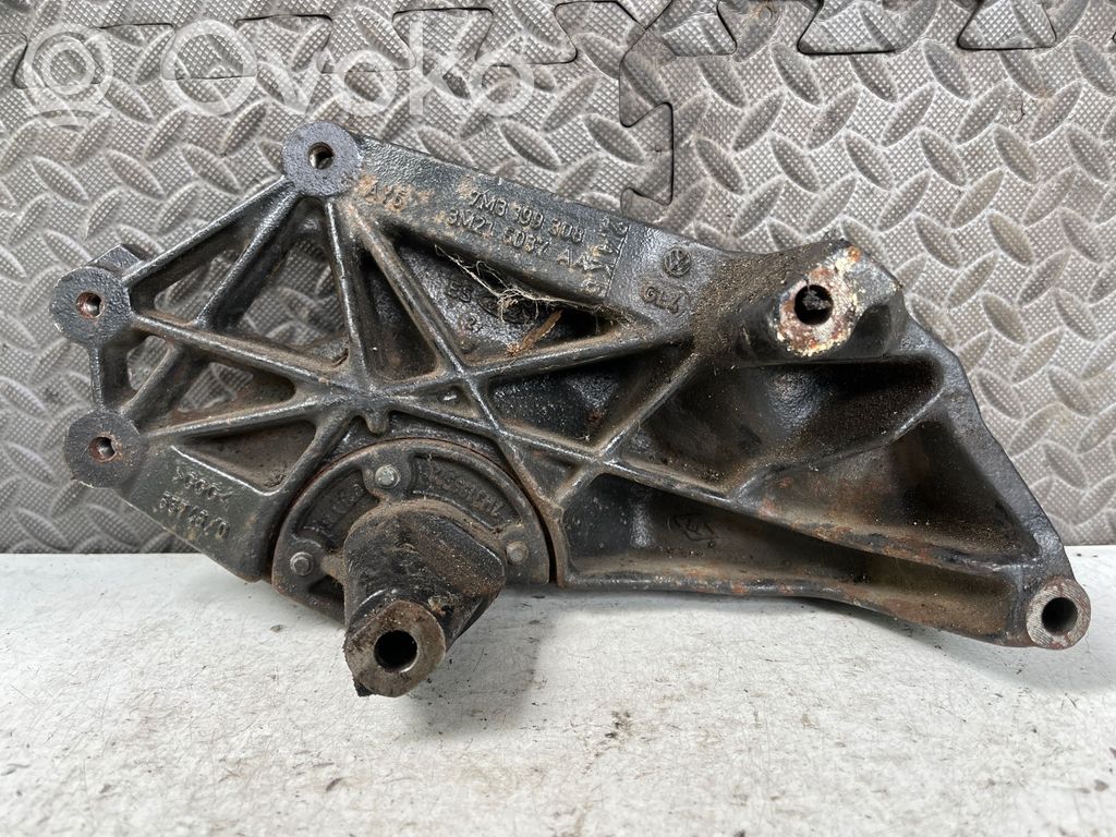 Ford Galaxy Engine mounting bracket 