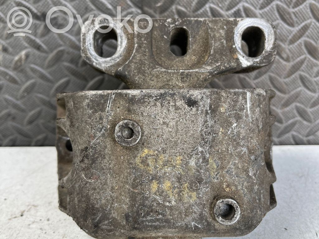 Volkswagen Golf IV Engine mount bracket 