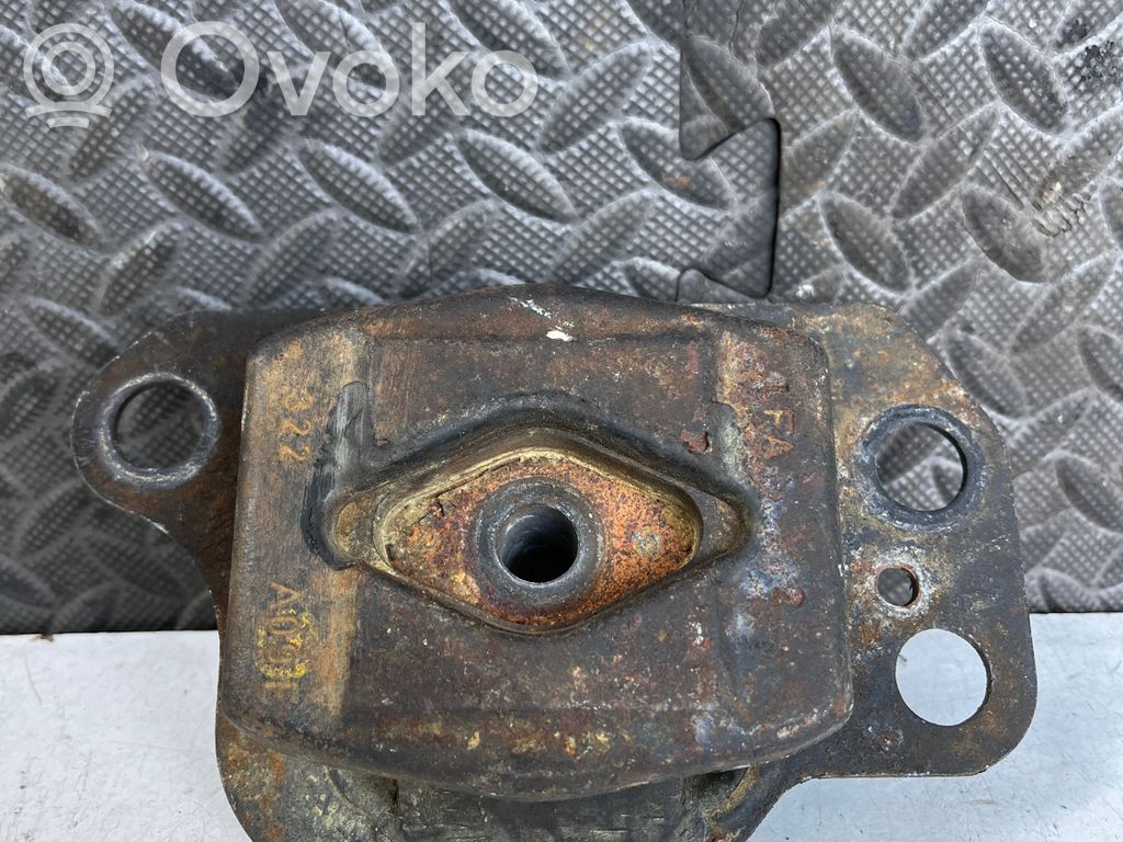 Saab 9-5 Moottorin kiinnikekorvake 