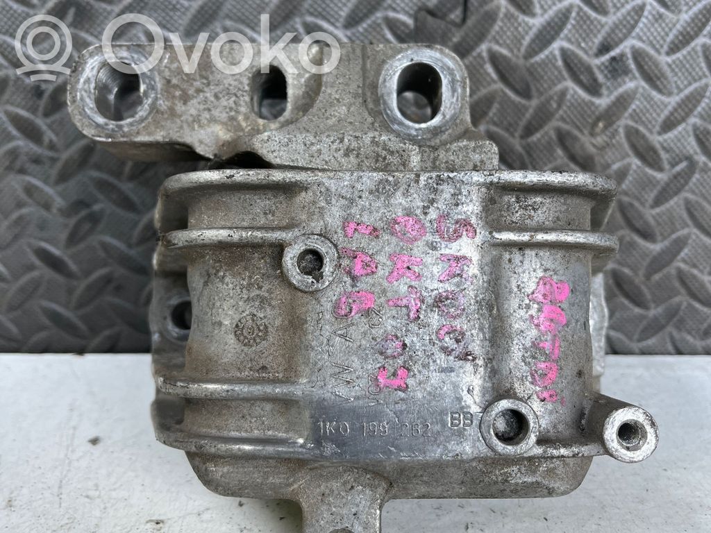 Skoda Octavia Mk2 (1Z) Engine mount bracket 