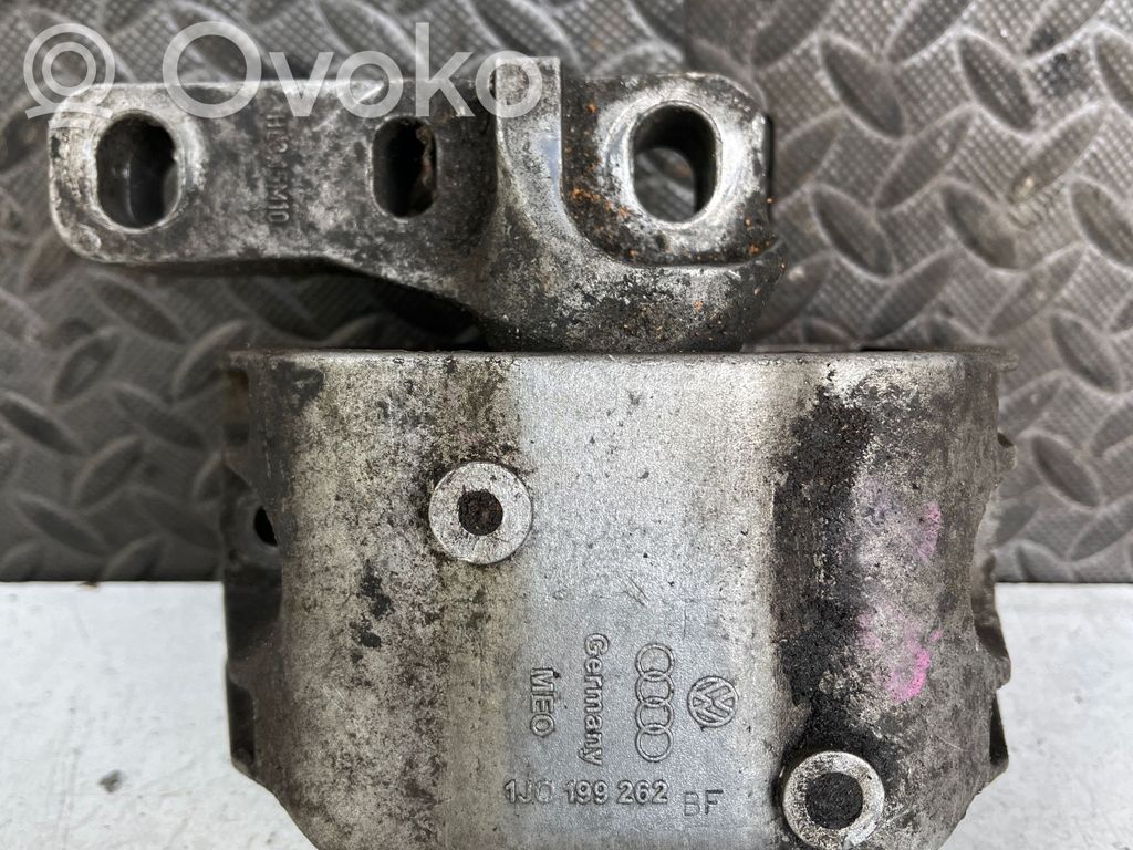 Volkswagen Golf IV Engine mount bracket 