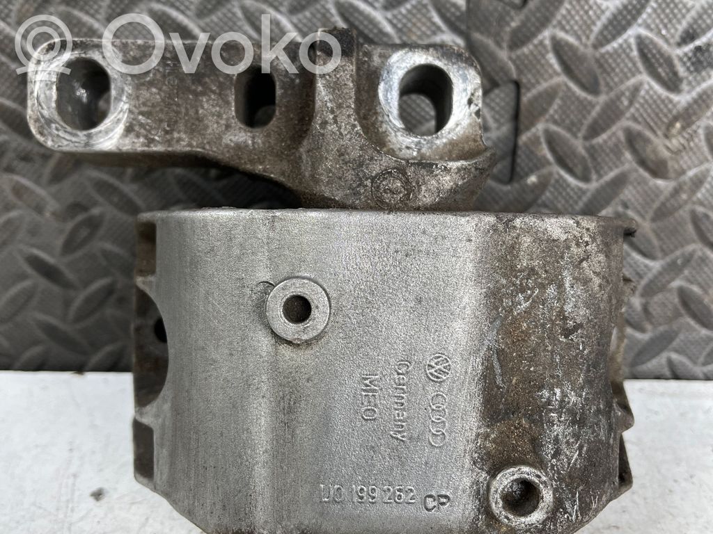 Volkswagen Golf IV Engine mount bracket 