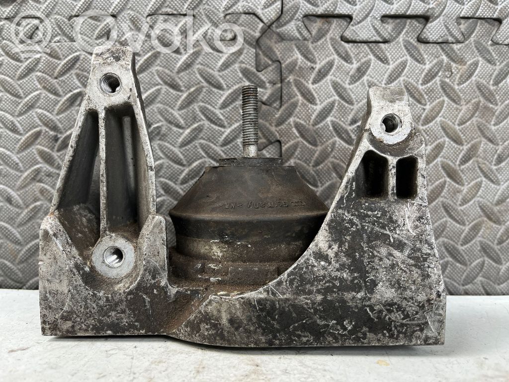 Audi A6 S6 C4 4A Engine mount bracket 