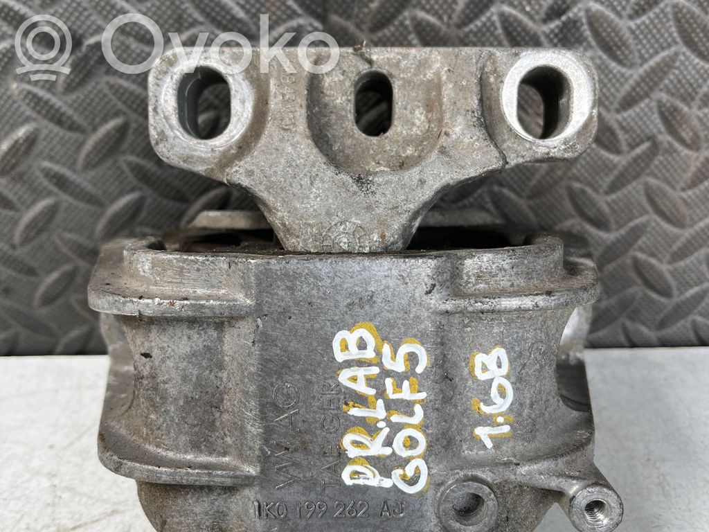 Volkswagen Golf V Engine mount bracket 
