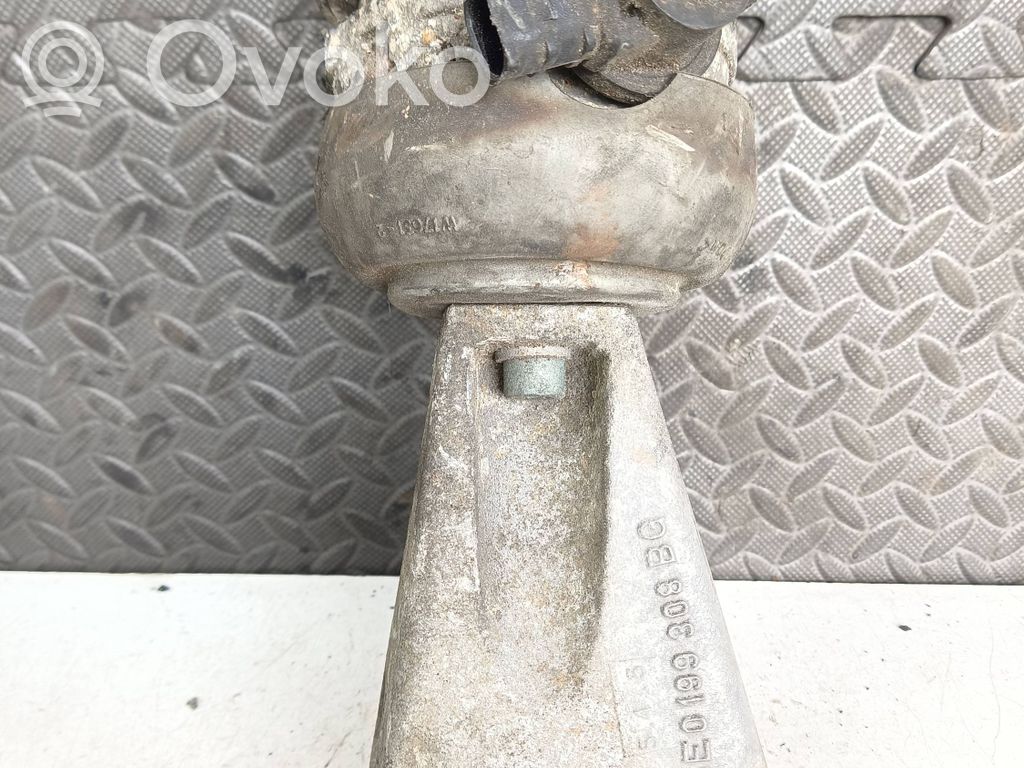Audi A8 S8 D3 4E Engine mounting bracket 