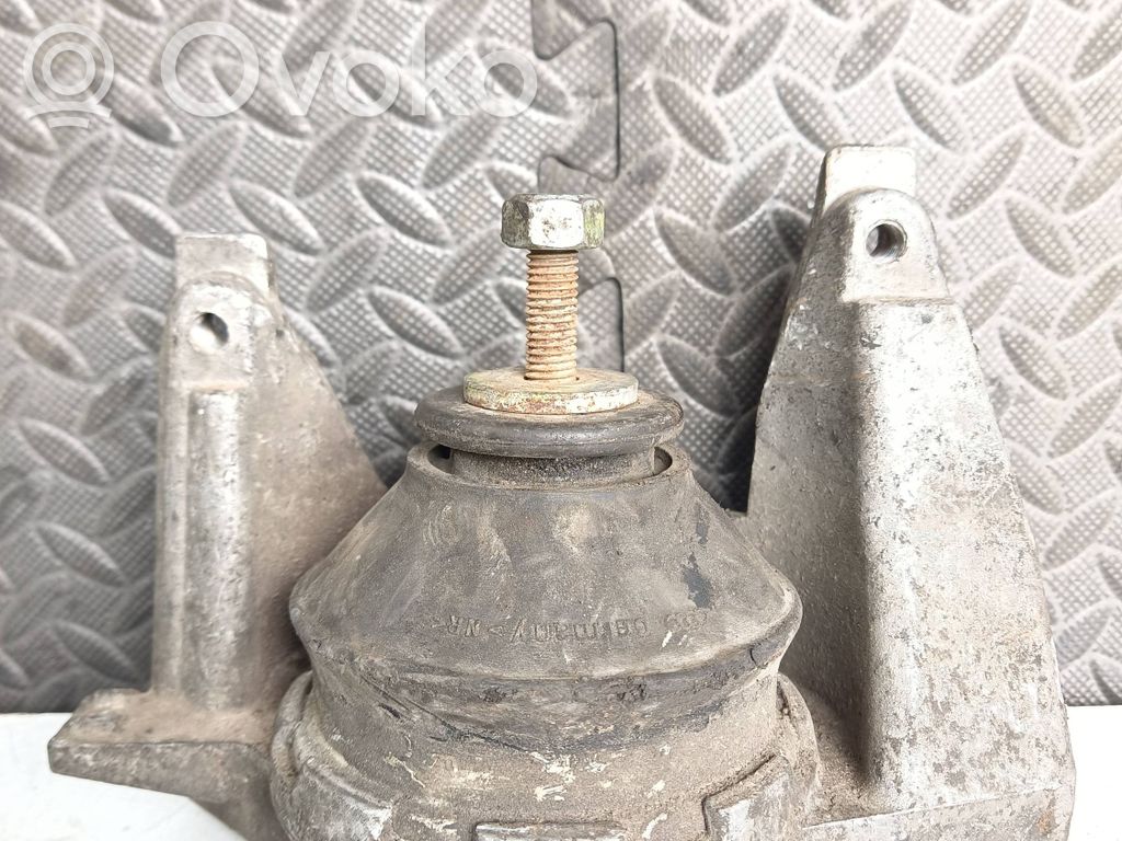 Engine mount bracket   4A0199352,4A0199352A