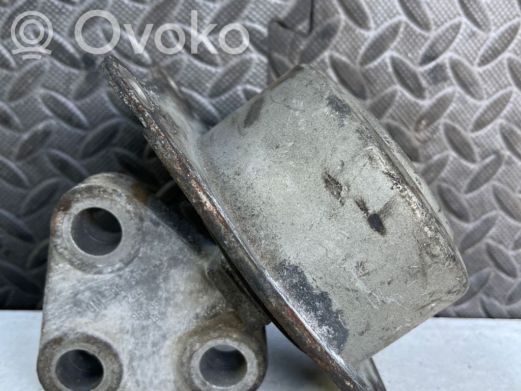 Engine mount bracket   90538543,95033