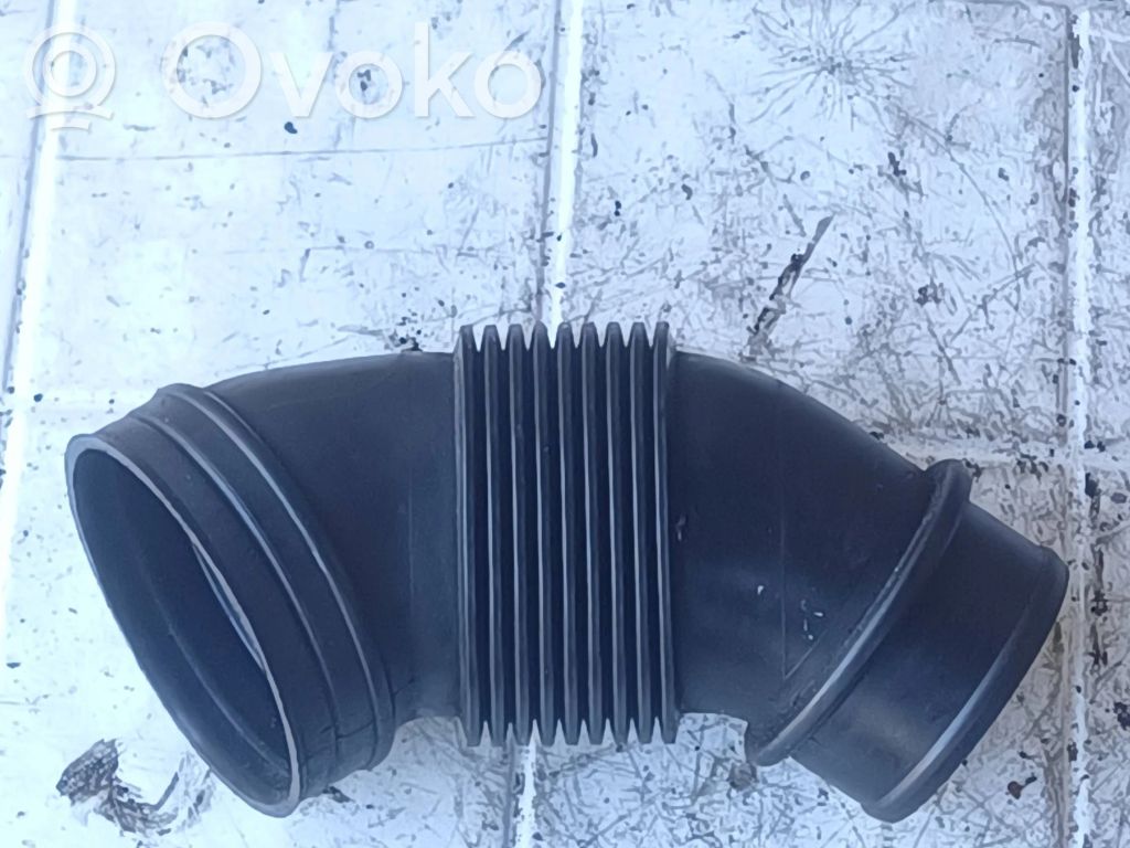 Audi A8 S8 D3 4E Ilmanoton kanavan osa 