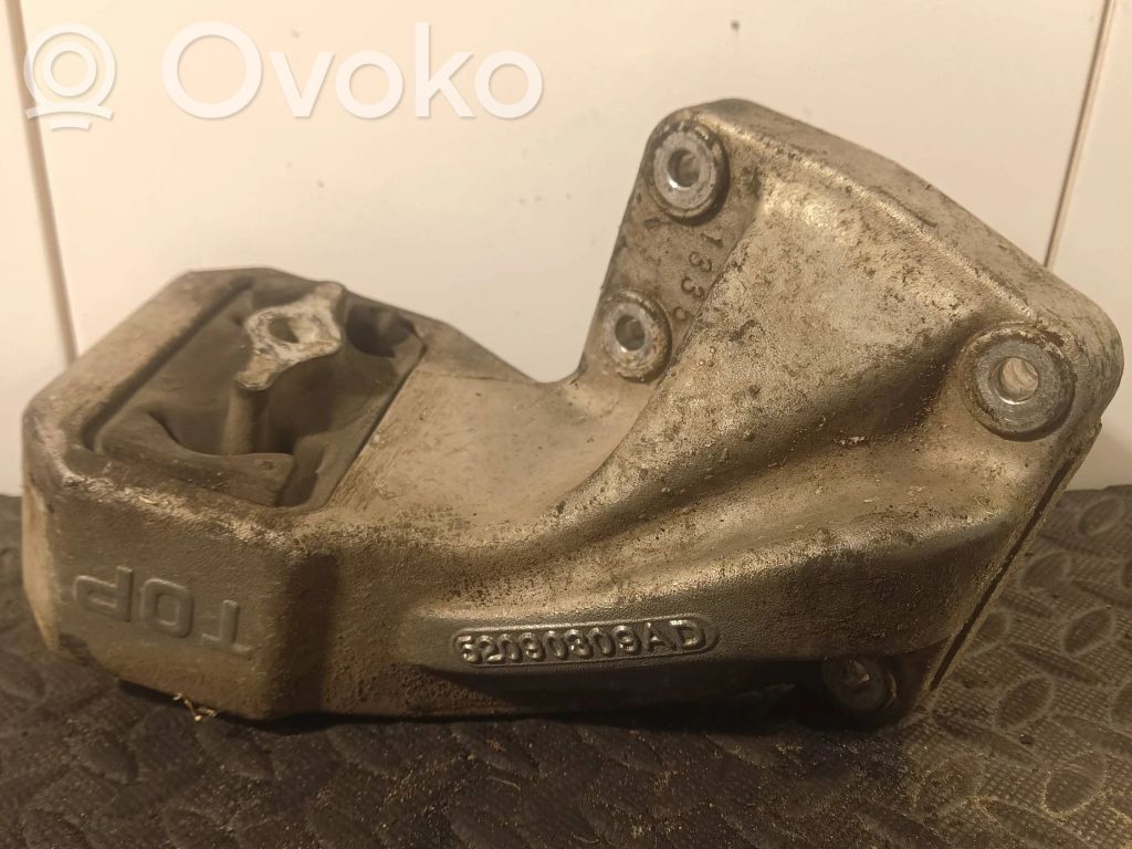 Jeep Grand Cherokee (WK) Engine mounting bracket 