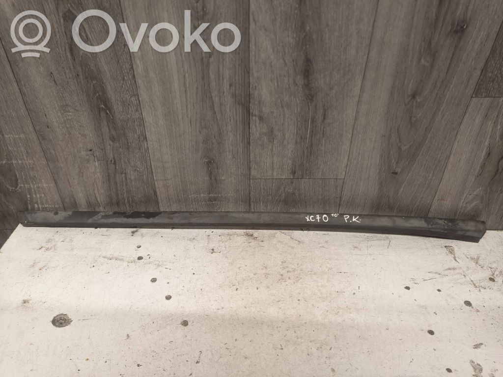 Volvo XC70 Windshield trim 