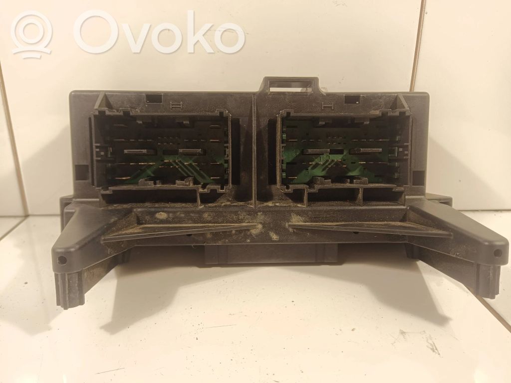 Jeep Grand Cherokee (WK) Fuse module 