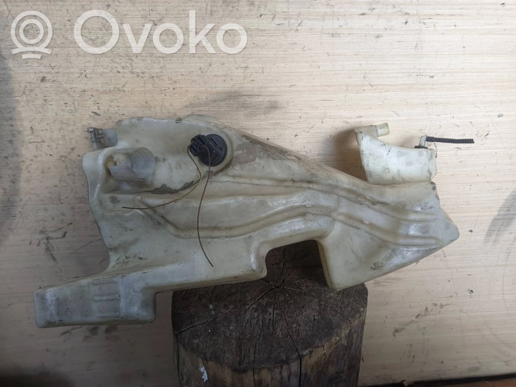 Audi A4 S4 B6 8E 8H Langų skysčio bakelis 