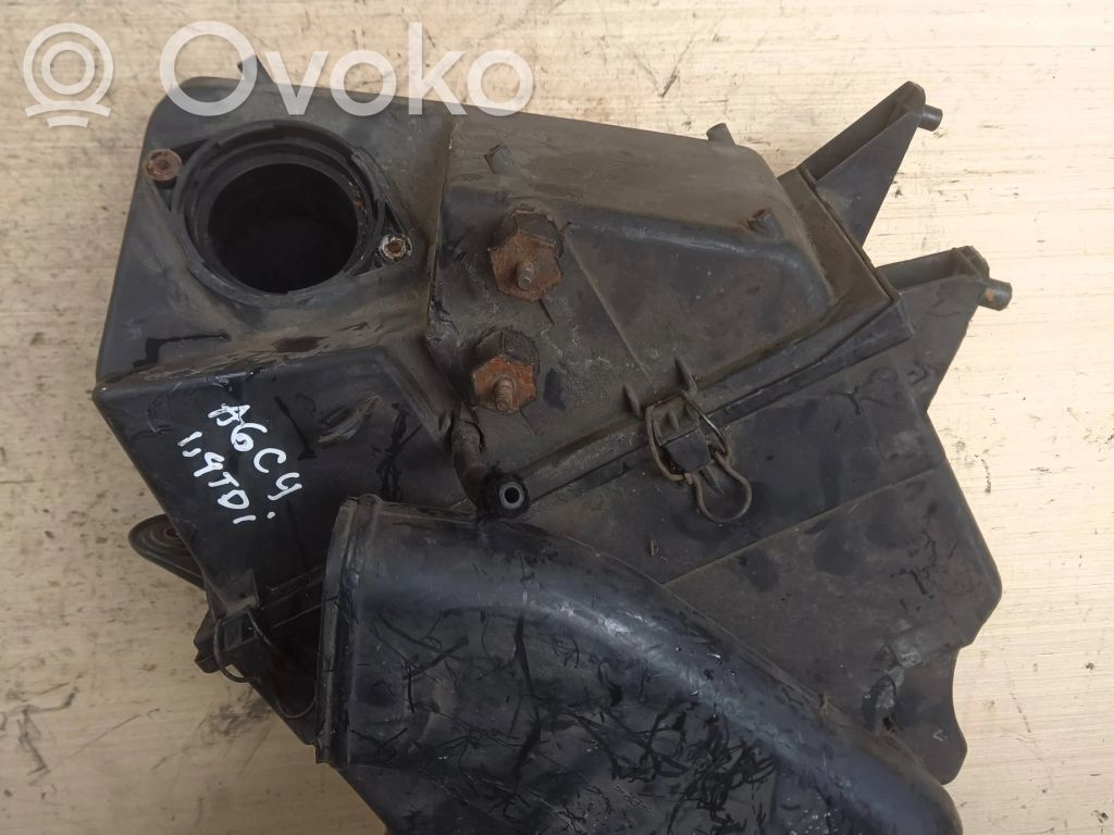 Audi A6 S6 C4 4A Ilmansuodattimen kotelo 