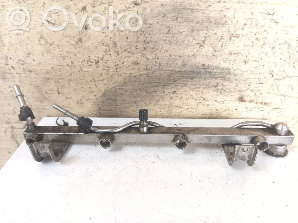 Saab 9-5 Listwa wtryskowa 