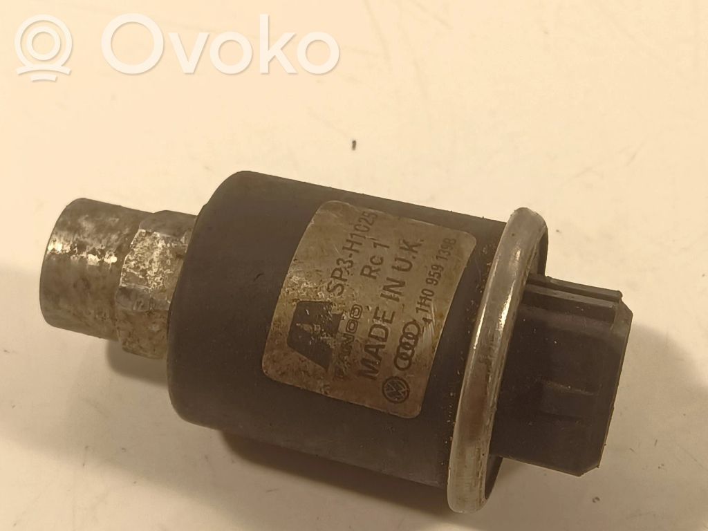 Volkswagen Golf IV Czujnik ciśnienia klimatyzacji A/C 