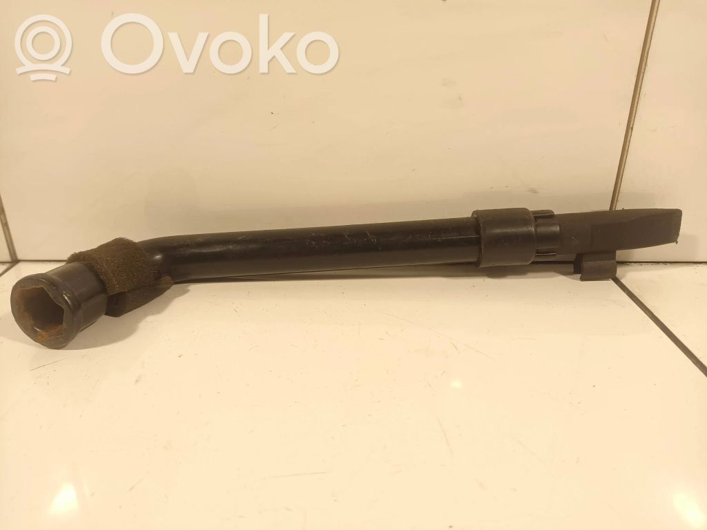 Volvo V50 Wheel nut wrench 