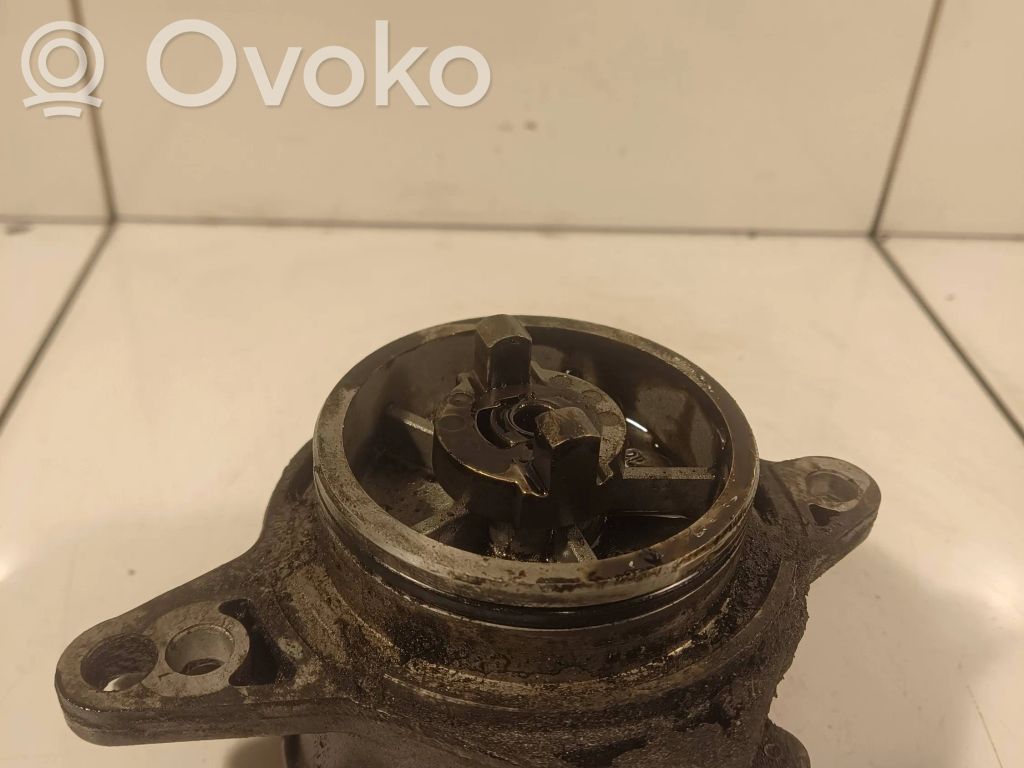 BMW 5 E39 Vacuum pump 