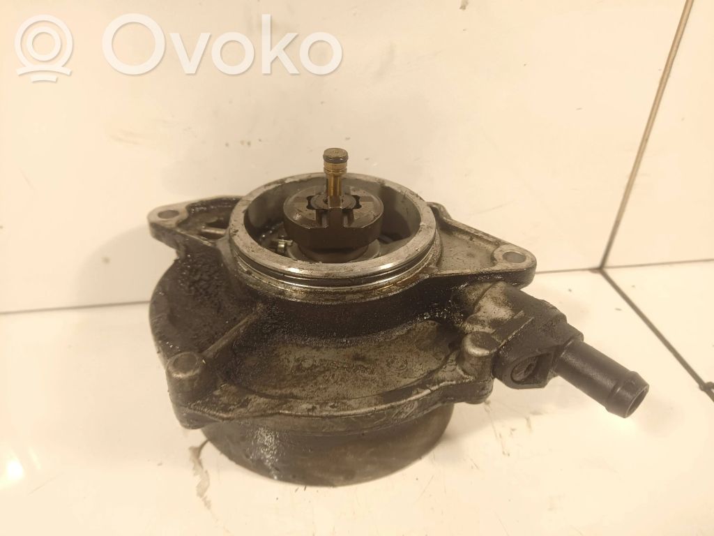 Audi A6 S6 C6 4F Vacuum pump 