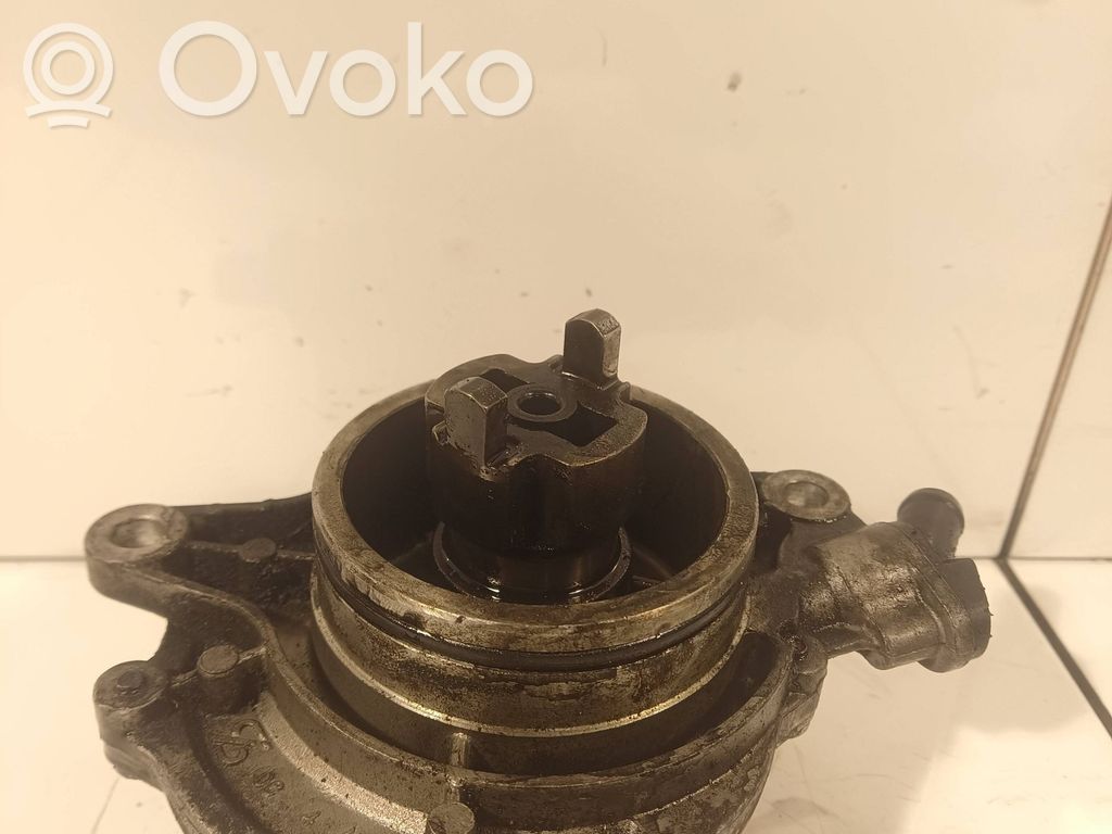 BMW 7 E65 E66 Vacuum pump 