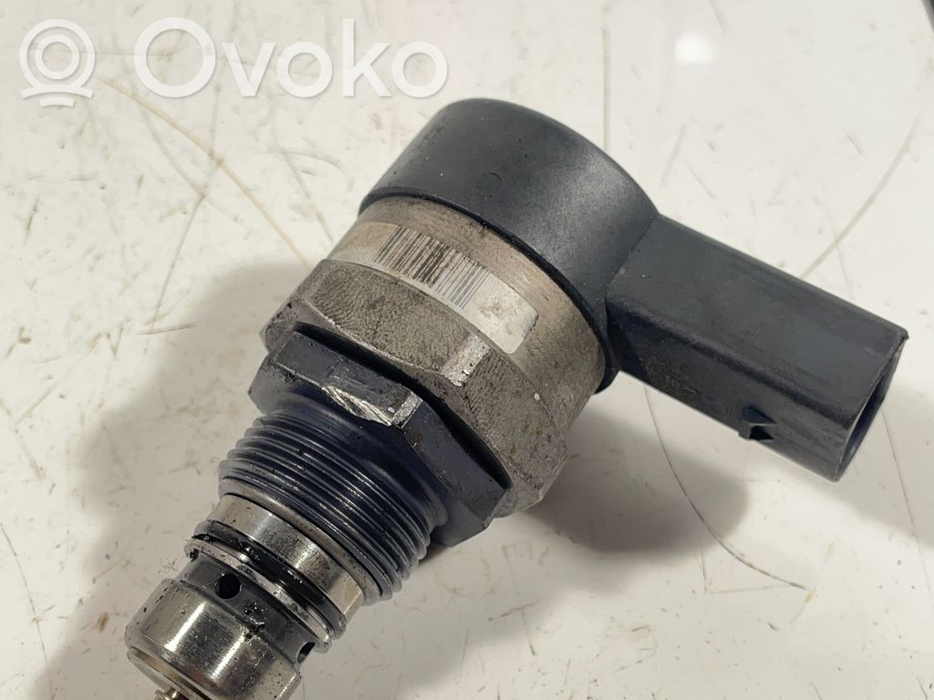 BMW 5 E39 Regulator ciśnienia paliwa 