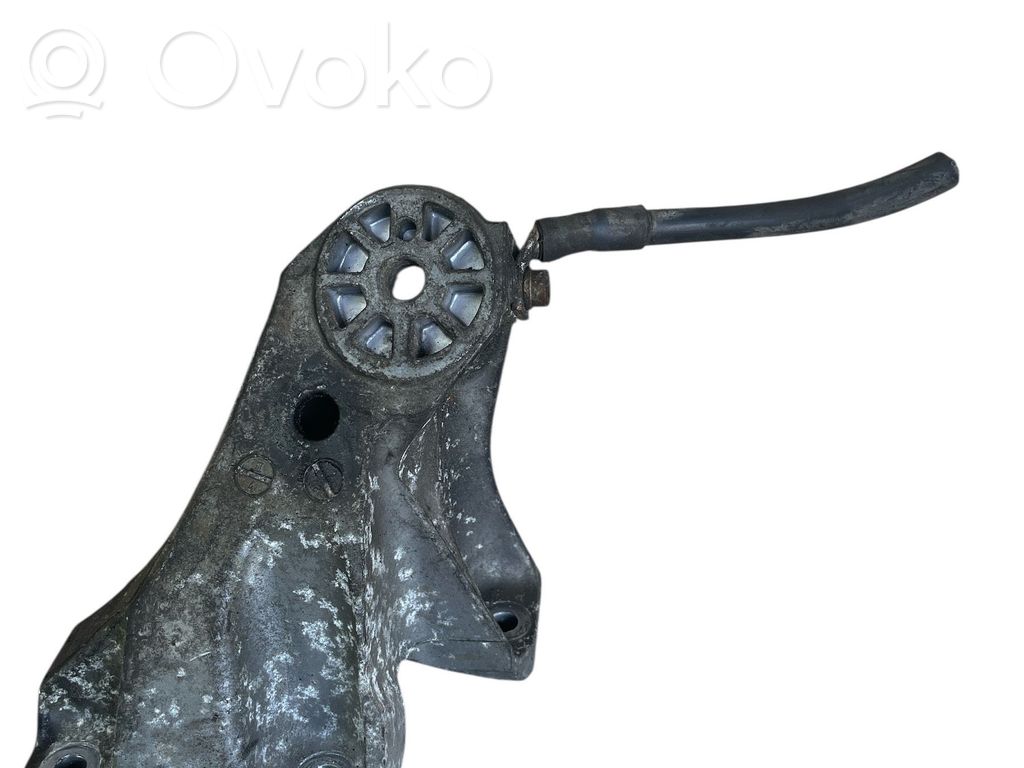 Audi Q7 4L Engine mounting bracket 