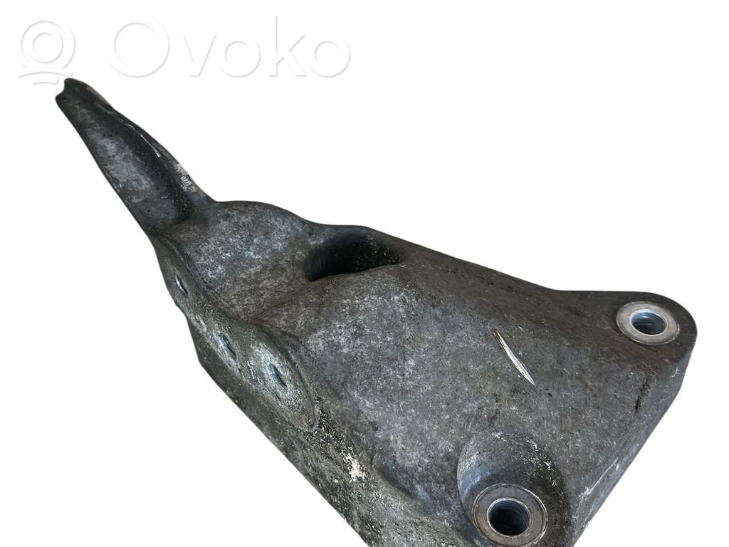 Opel Astra J Engine mounting bracket 