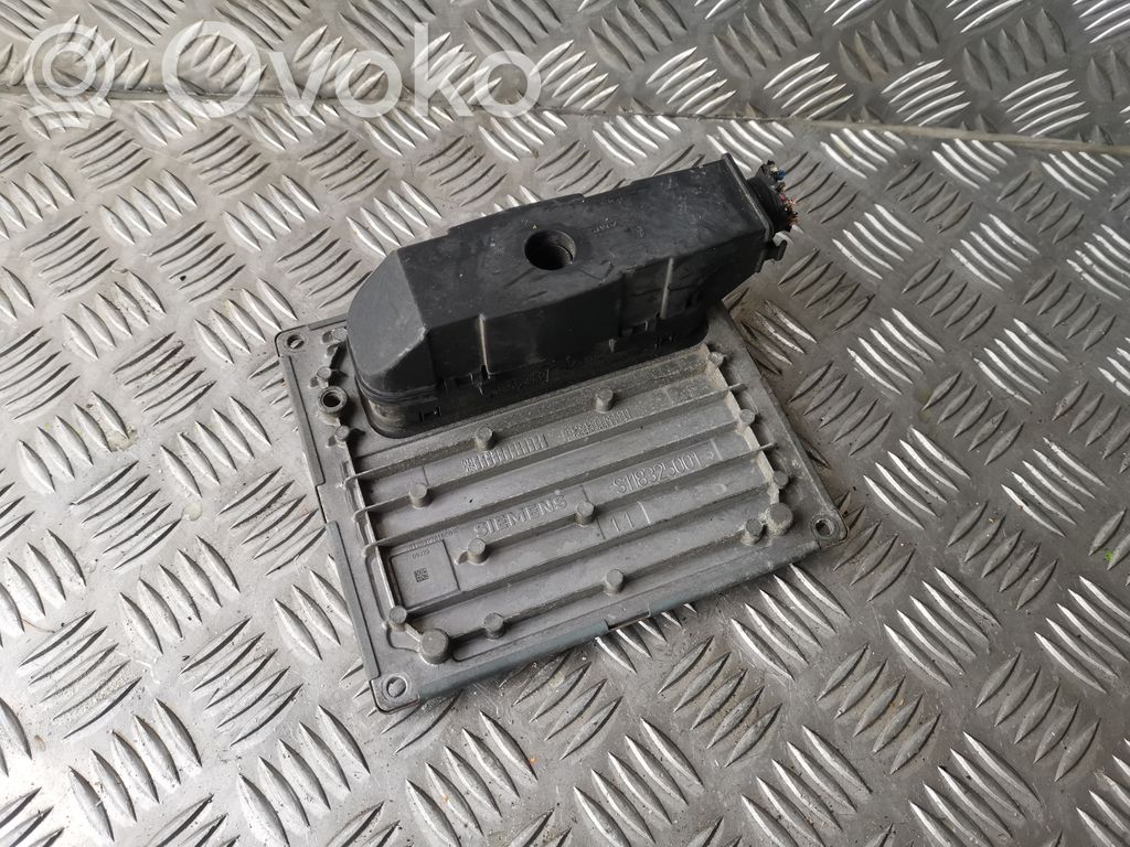 Mazda 2 Engine control unit/module 