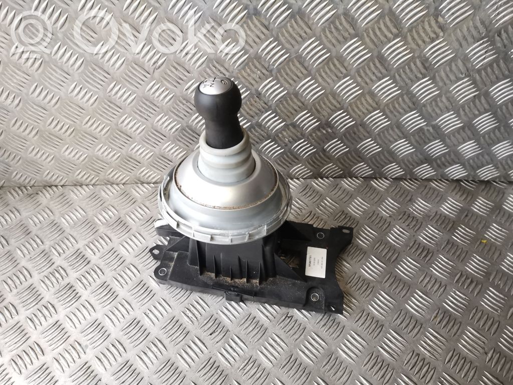 Mitsubishi Colt Gear shifter/selector 