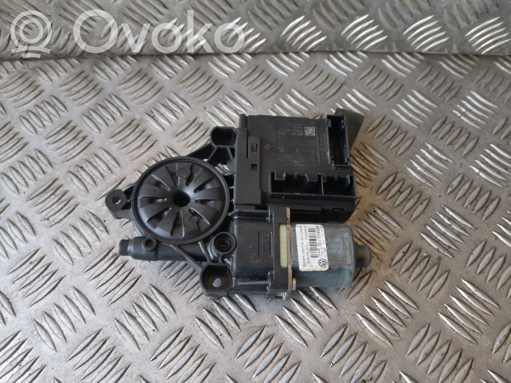 Volkswagen PASSAT B6 Silnik regulatora szyby drzwi przednich 