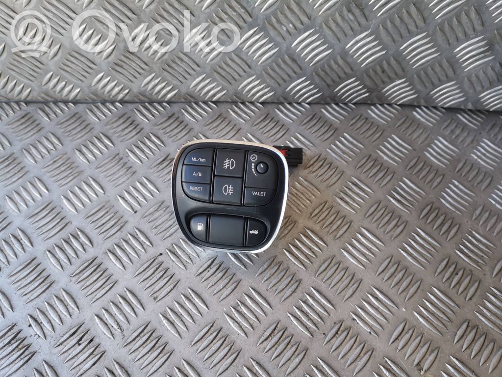 Jaguar XJ X350 A set of switches 