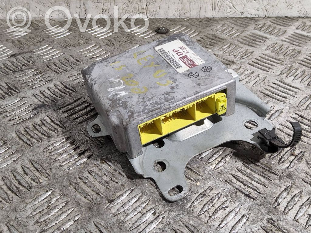 Lexus IS 200-300 Airbag control unit/module 