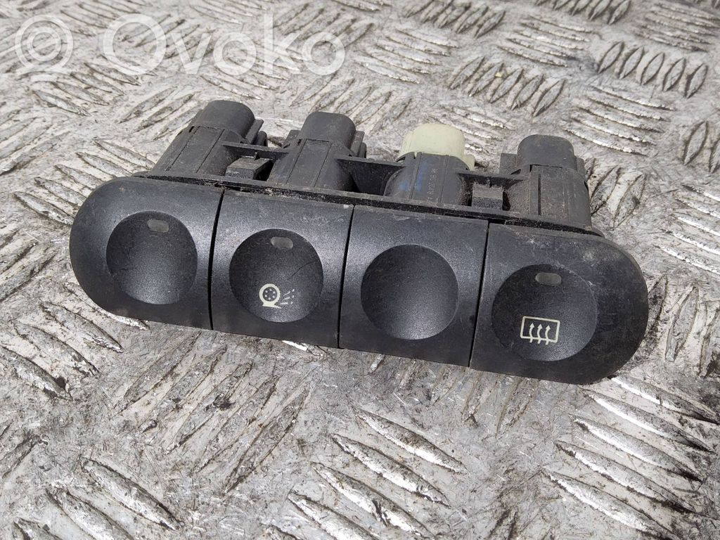 Renault Megane I Windscreen/window heater switch 