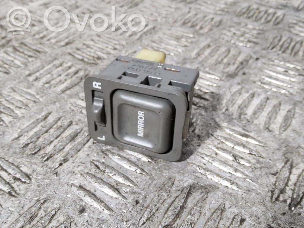 Honda CR-V Wing mirror switch 