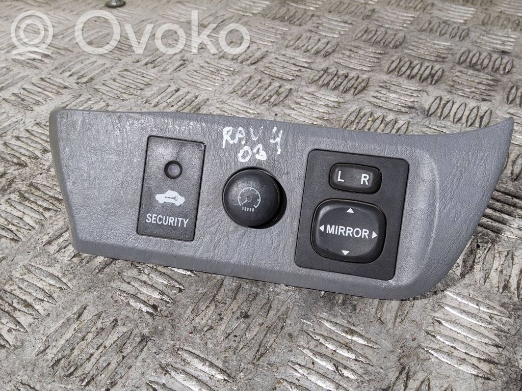 Toyota RAV 4 (XA20) Wing mirror switch 