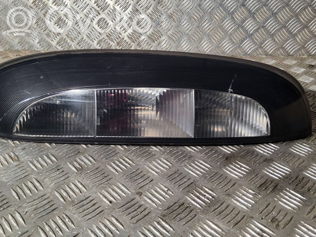 Opel Corsa C Aizmugurējais lukturis virsbūvē 
