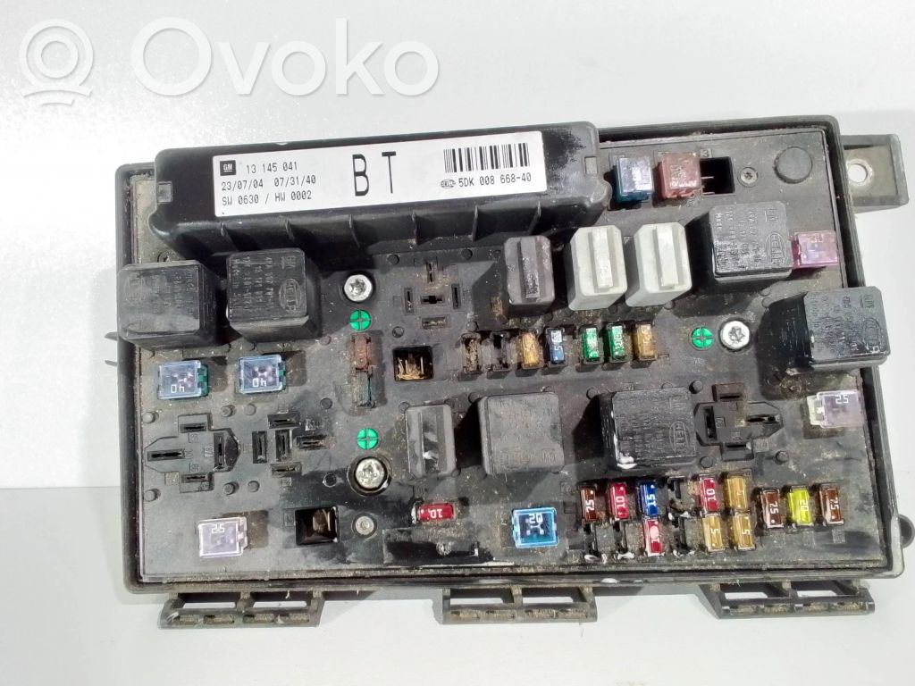 Opel Astra H Fuse module 