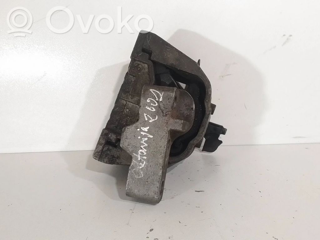 Volkswagen Golf IV Engine mount bracket 