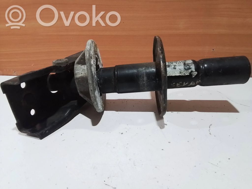 Priekšpusē bampera turētājs   8119258,02310020,90518AK00