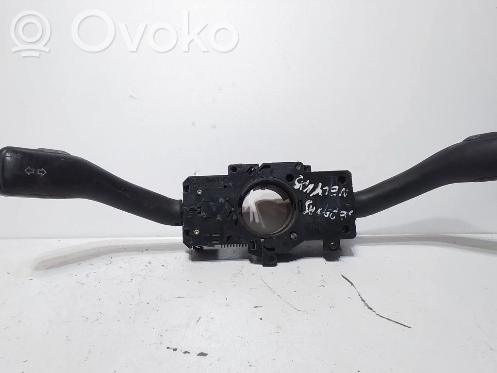 Volkswagen PASSAT B5 Wiper turn signal indicator stalk/switch 