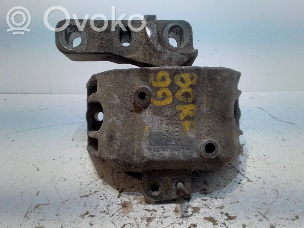 Volkswagen Bora Engine mount bracket 