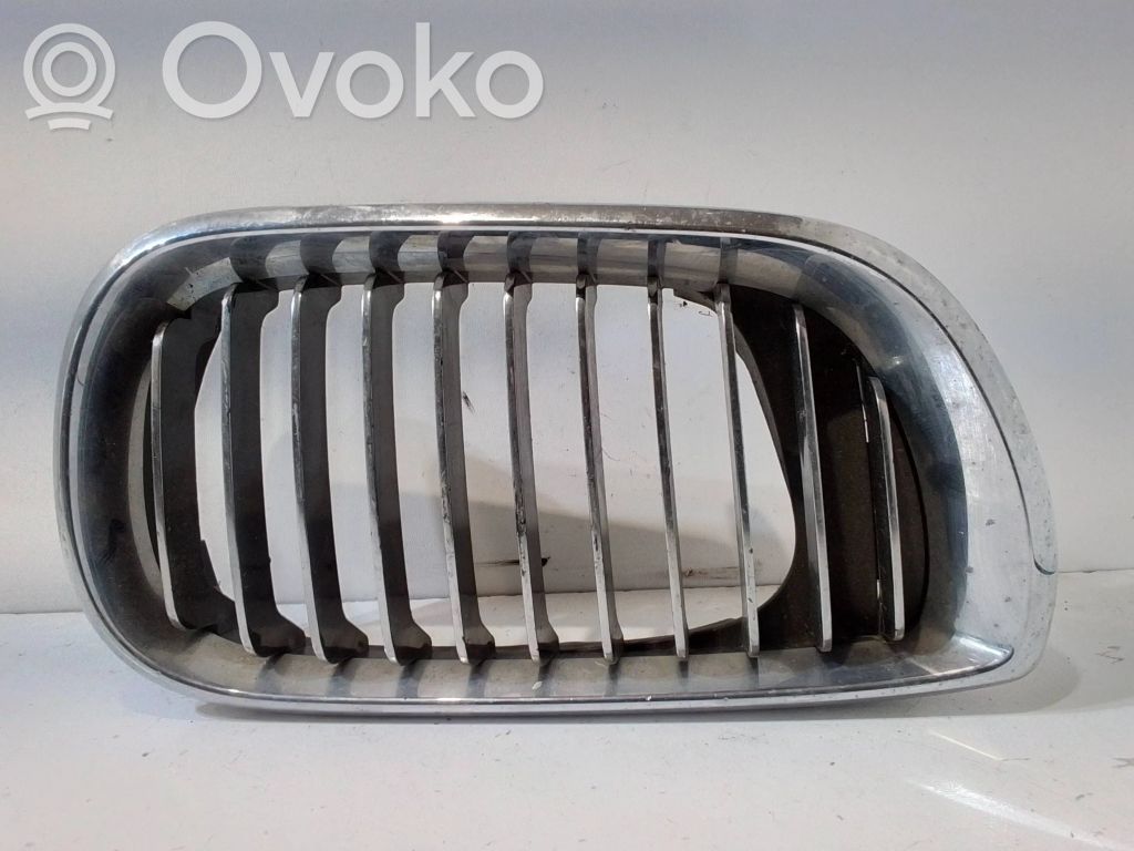 BMW 3 E46 Grotelės priekinės 