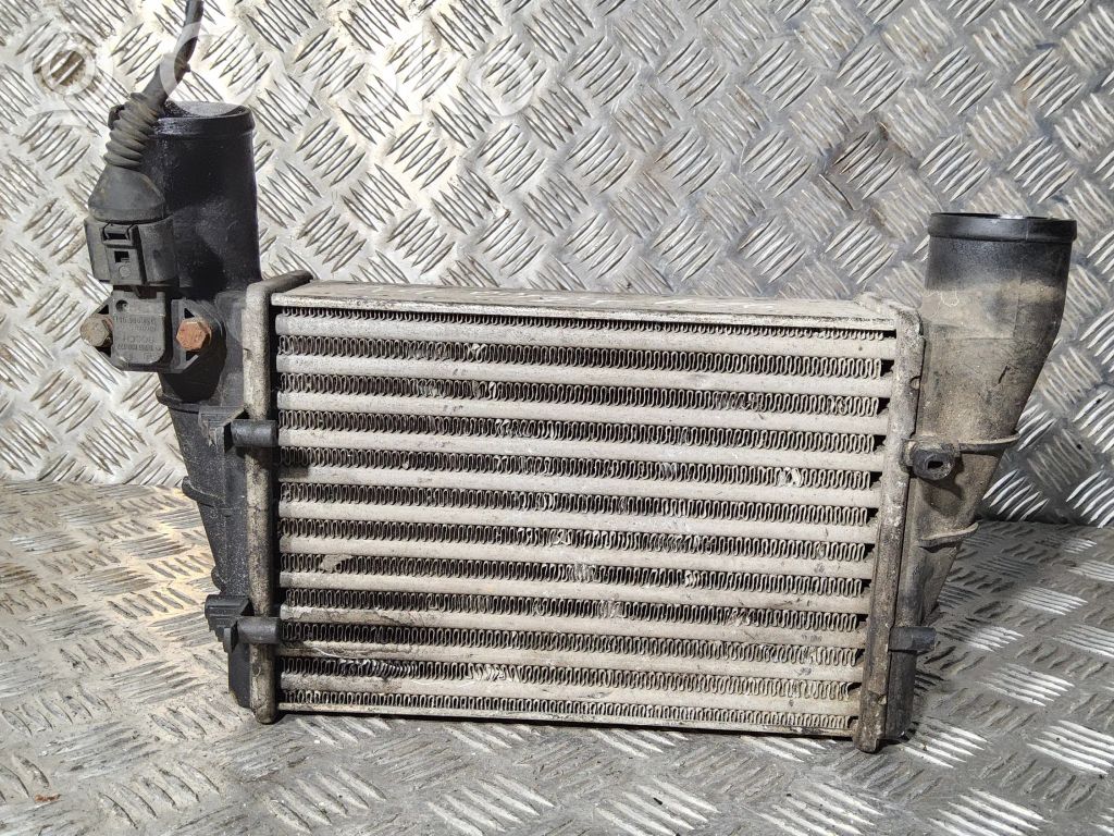 Audi A4 S4 B5 8D Chłodnica powietrza doładowującego / Intercooler 