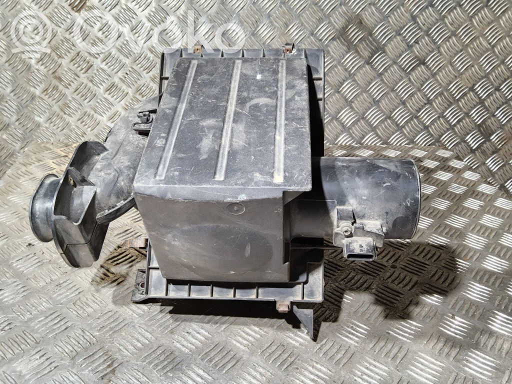 Nissan Navara D40 Air filter box 