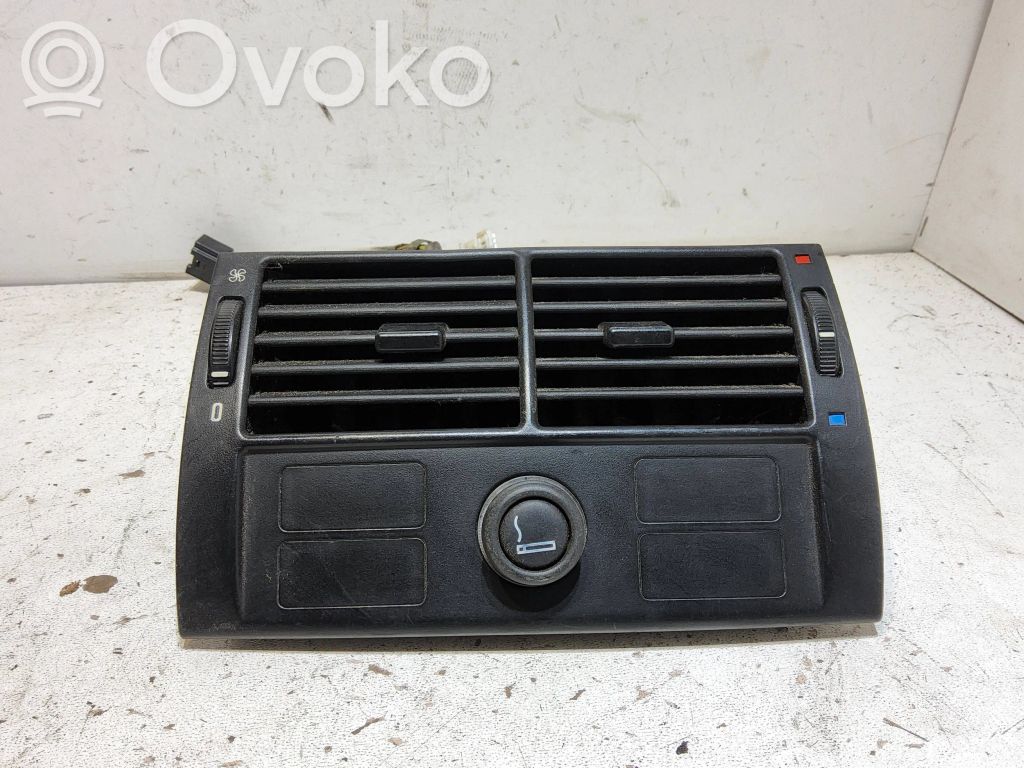 BMW X5 E53 Oro grotelės gale 